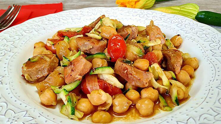 Garbanzos con pavo y calabacin