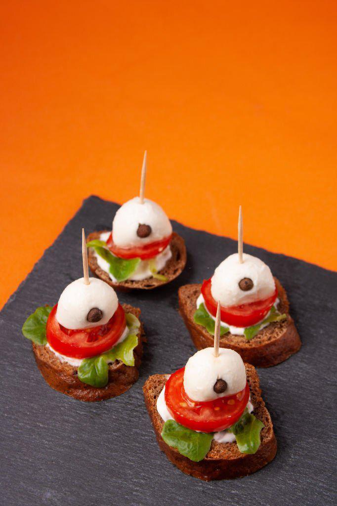canape caprese halloween