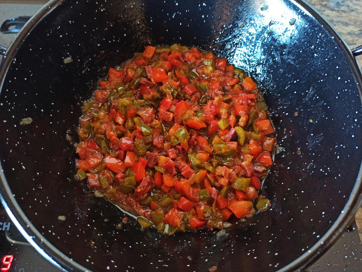 arroz blanco con jamón y pimientos