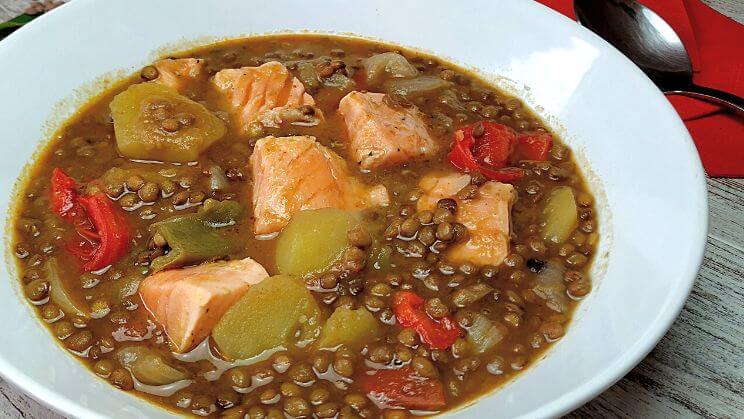 Guiso de lentejas con salmón