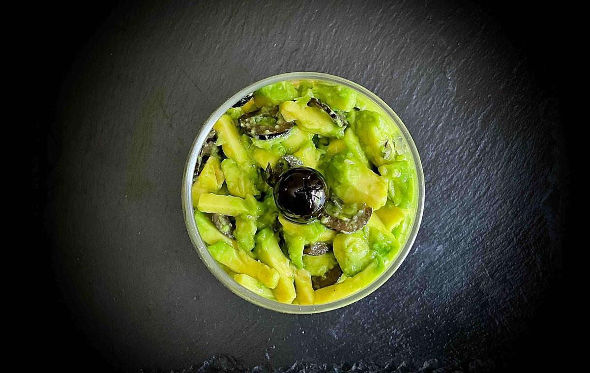 ENSALADILLA DE AGUACATE DESDE ARRIBA