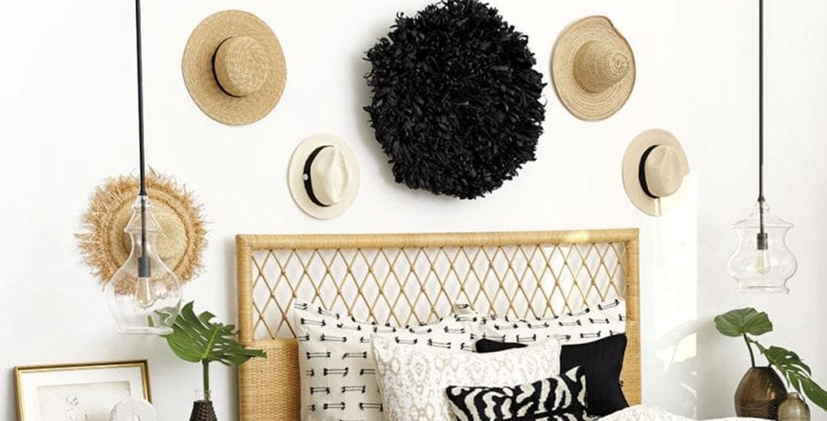sombreros de distintos tamaños en la pared