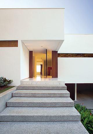 Escaleras frontales de casas