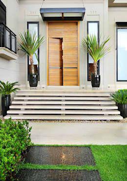 Escaleras frontales de casas