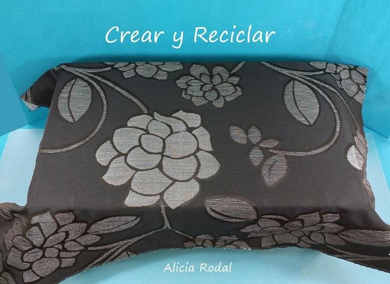 En este tutorial te voy a enseñar una idea fácil, sencilla, útil y práctica, para evitar que tu ordenador se dañe. Simplemente vamos a hacer una mesa, perfecta para colocar el portátil.