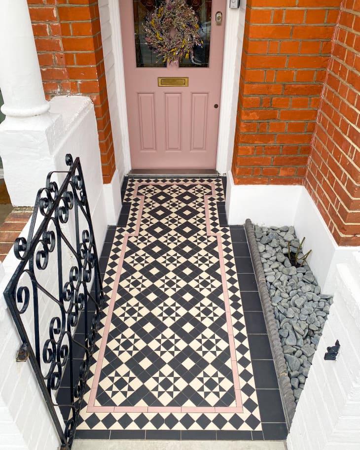 Puerta de entrada rosa