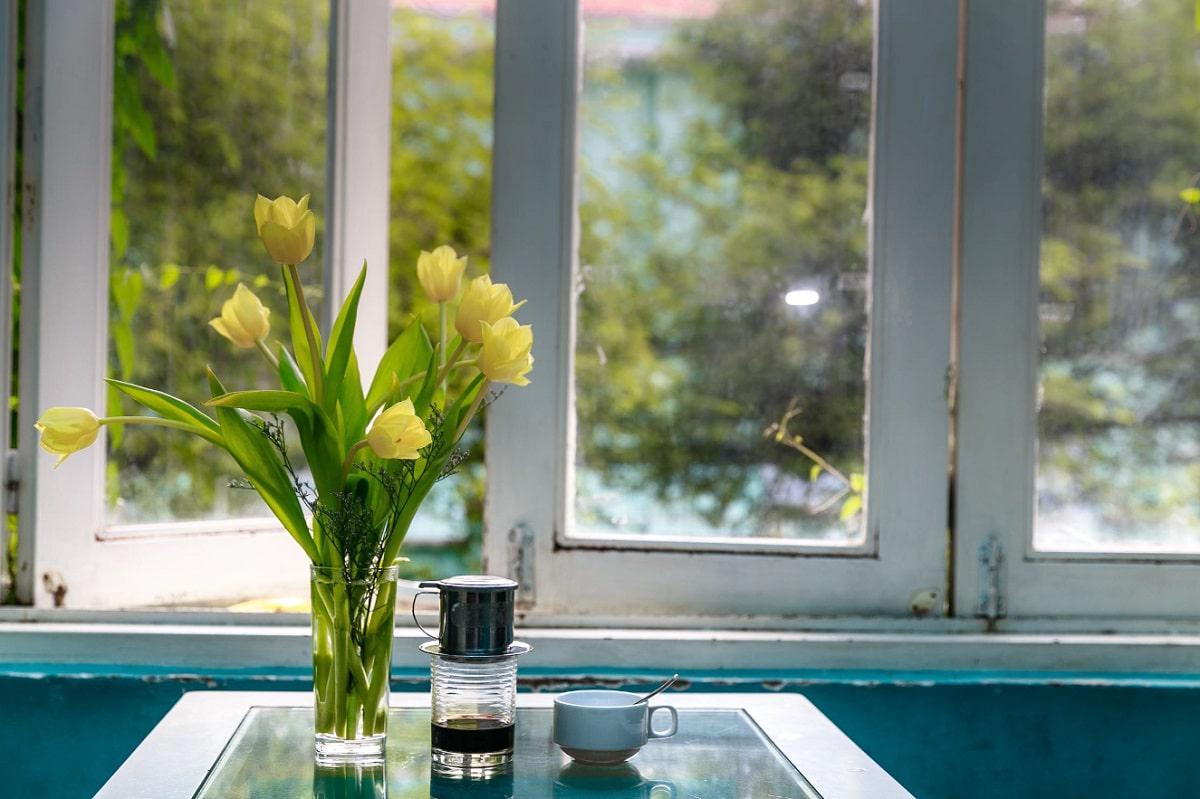 Centros de mesa con tulipanes