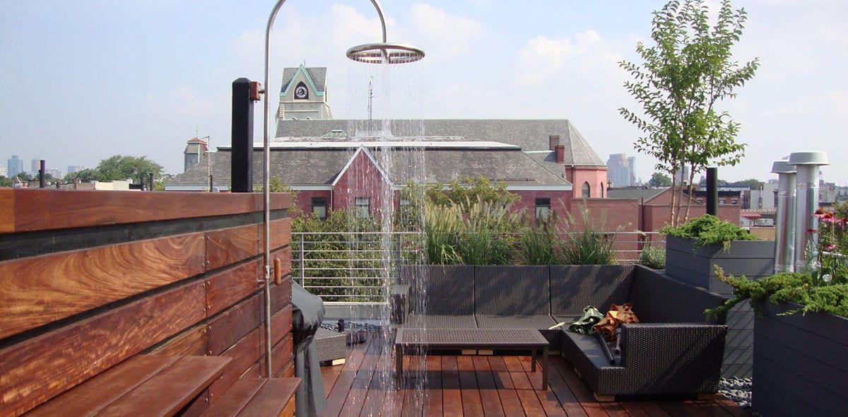 Ducha externa en una terraza