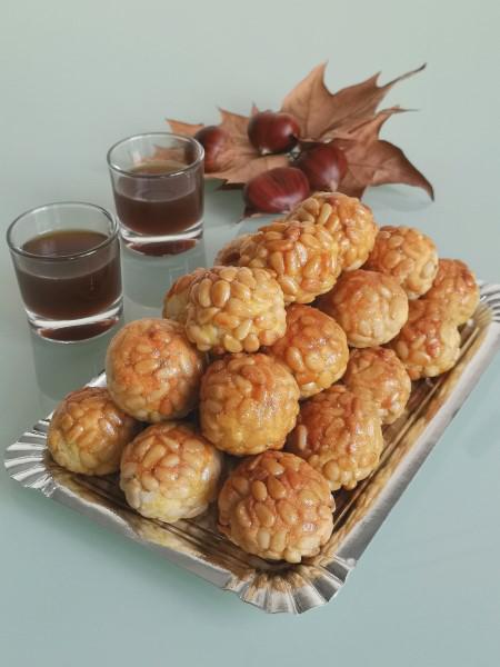 Receta tradicional de panellets de piñones