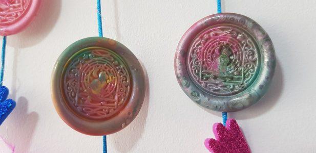 Atrapasueños con CD y sellos de lacre