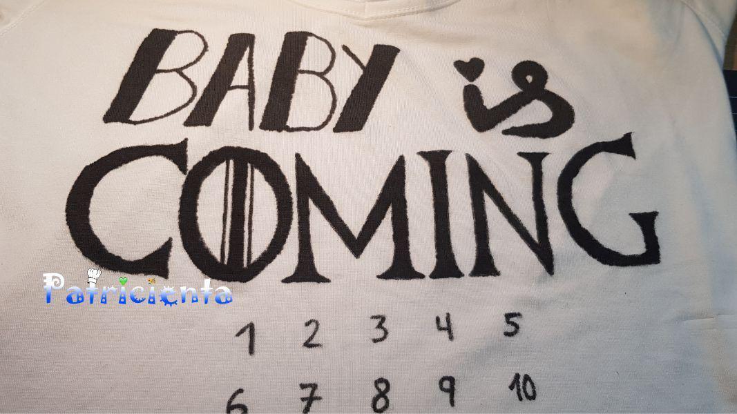Camiseta DIY baby is coming para tachar semanas