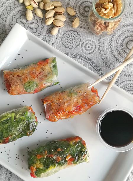 Rollitos de arroz con verduras y frutos secos - Plano cenital