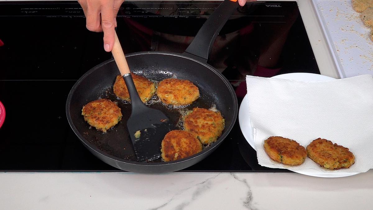 TORTITAS DE VERDURAS, RECETA MUY FÁCIL Y DELICIOSA - Loli Domínguez - Foto 11