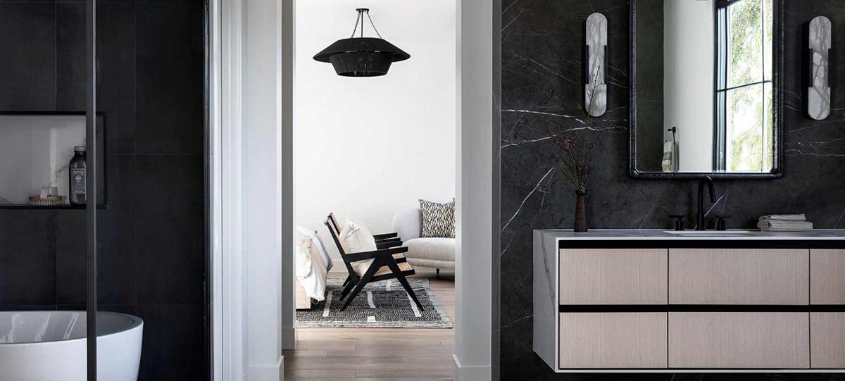 Un ba&ntilde;o en m&aacute;rmol negro