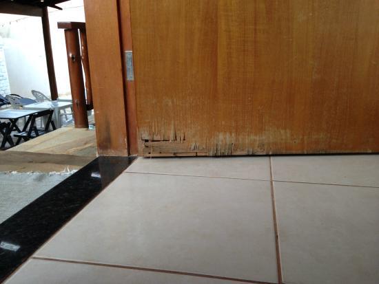 como restaurar una puerta enchapada