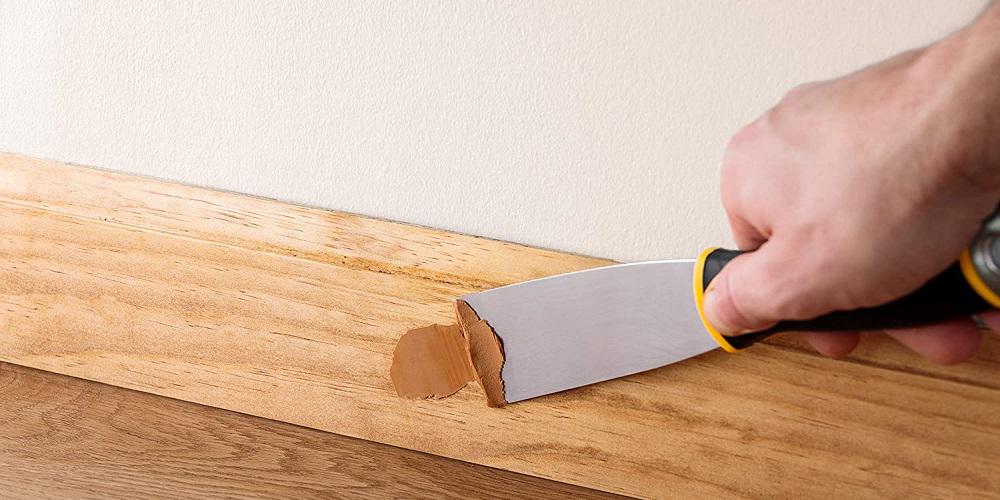 masilla para madera para restaurar puertas dañadas