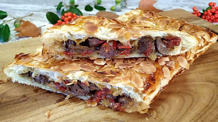 Empanada de hojaldre con higaditos de pollo