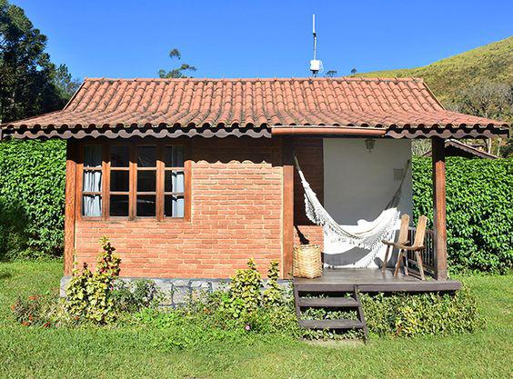 Diseños de casas de campo de ladrillo con techo de teja