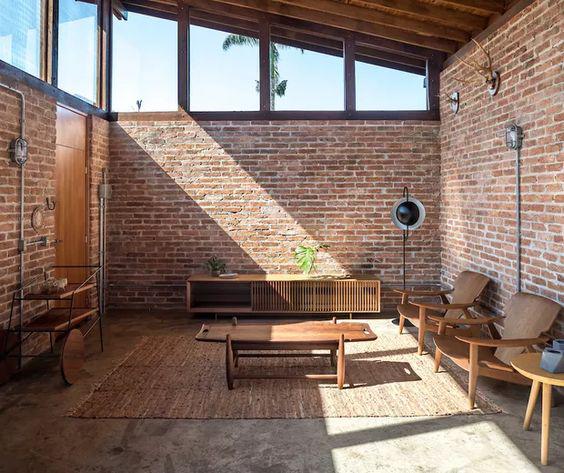 Interiores de casas de campo de ladrillo