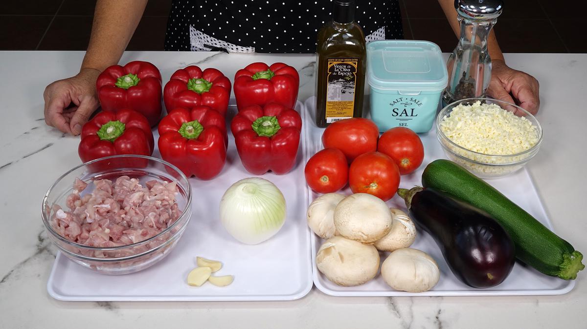 PIMIENTOS RELLENOS DE POLLO Y VERDURAS - Loli Domínguez - Foto 1