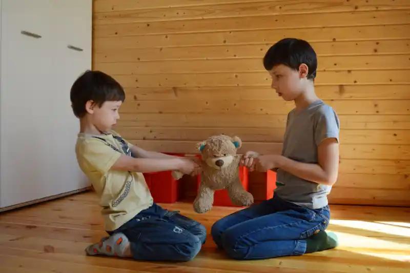 discusión entre dos personas diario