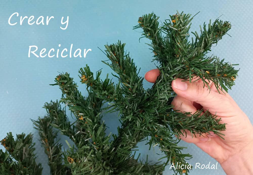 En este tutorial aprenderás a hacer 6 modelos diferentes de adornos navideños, para decorar tu casa, para vender o regalar estas navidades