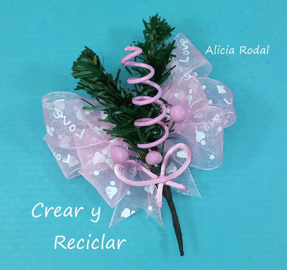 En este tutorial aprenderás a hacer 6 modelos diferentes de adornos navideños, para decorar tu casa, para vender o regalar estas navidades