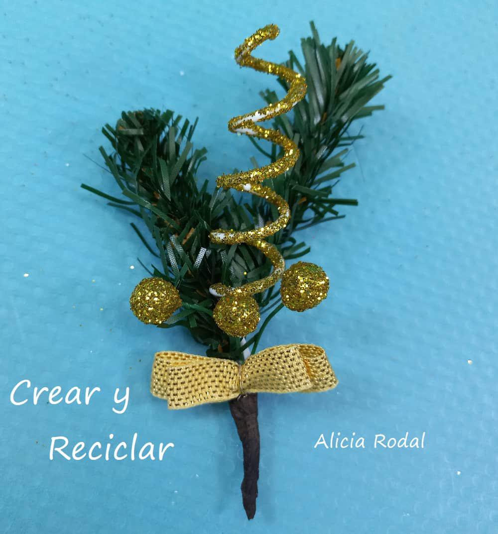 En este tutorial aprenderás a hacer 6 modelos diferentes de adornos navideños, para decorar tu casa, para vender o regalar estas navidades