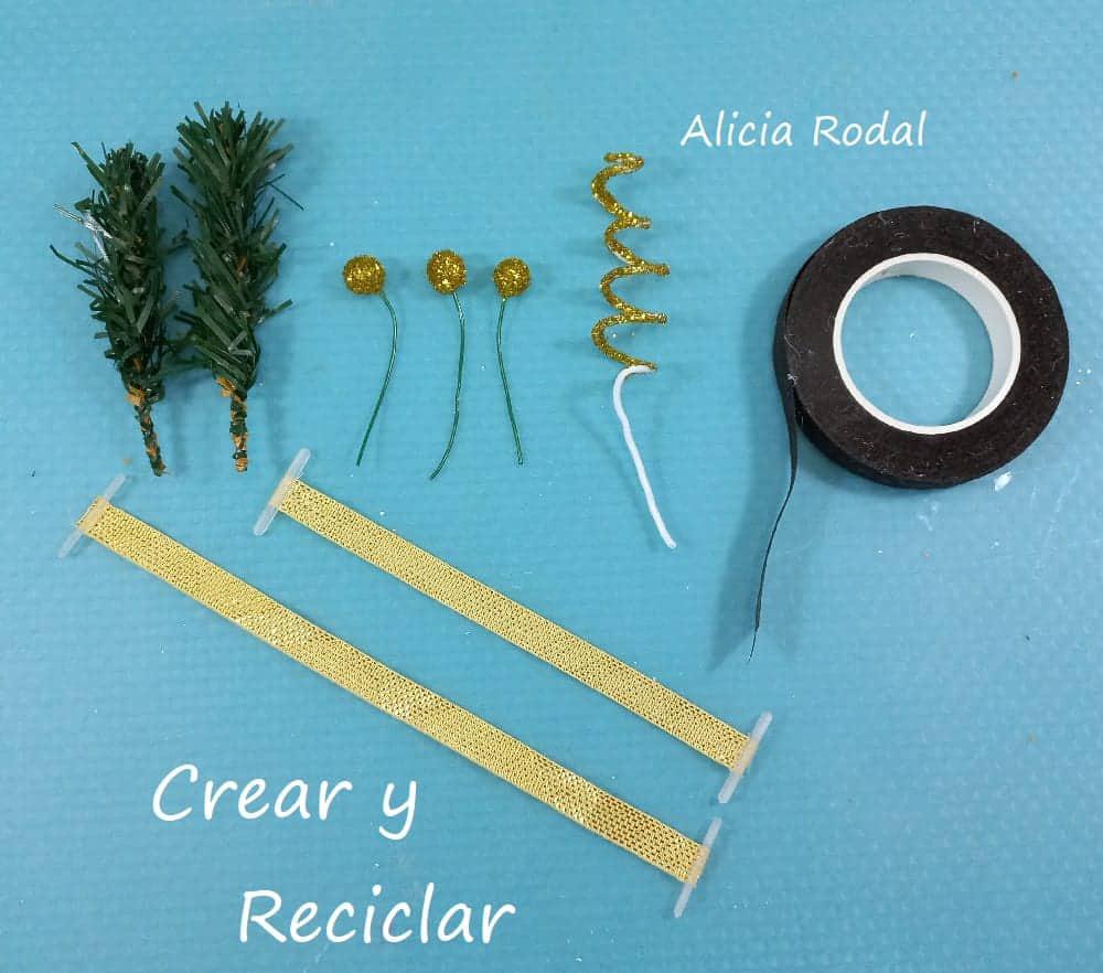 En este tutorial aprenderás a hacer 6 modelos diferentes de adornos navideños, para decorar tu casa, para vender o regalar estas navidades