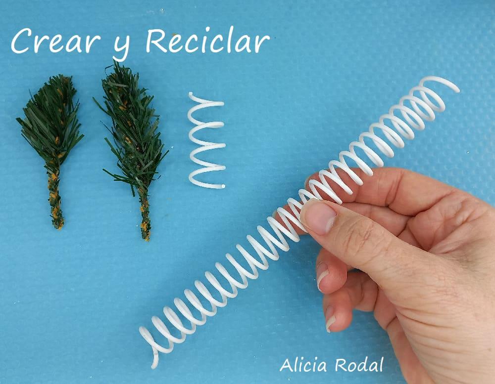 En este tutorial aprenderás a hacer 6 modelos diferentes de adornos navideños, para decorar tu casa, para vender o regalar estas navidades