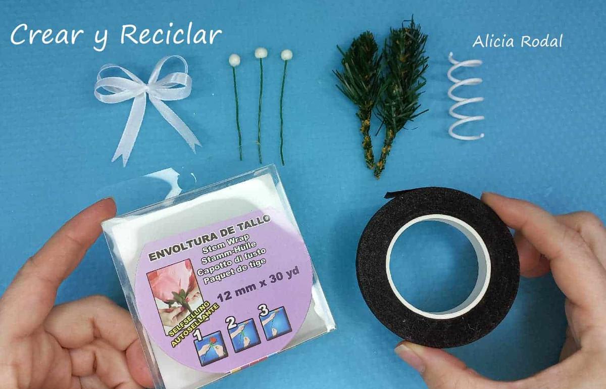 En este tutorial aprenderás a hacer 6 modelos diferentes de adornos navideños, para decorar tu casa, para vender o regalar estas navidades