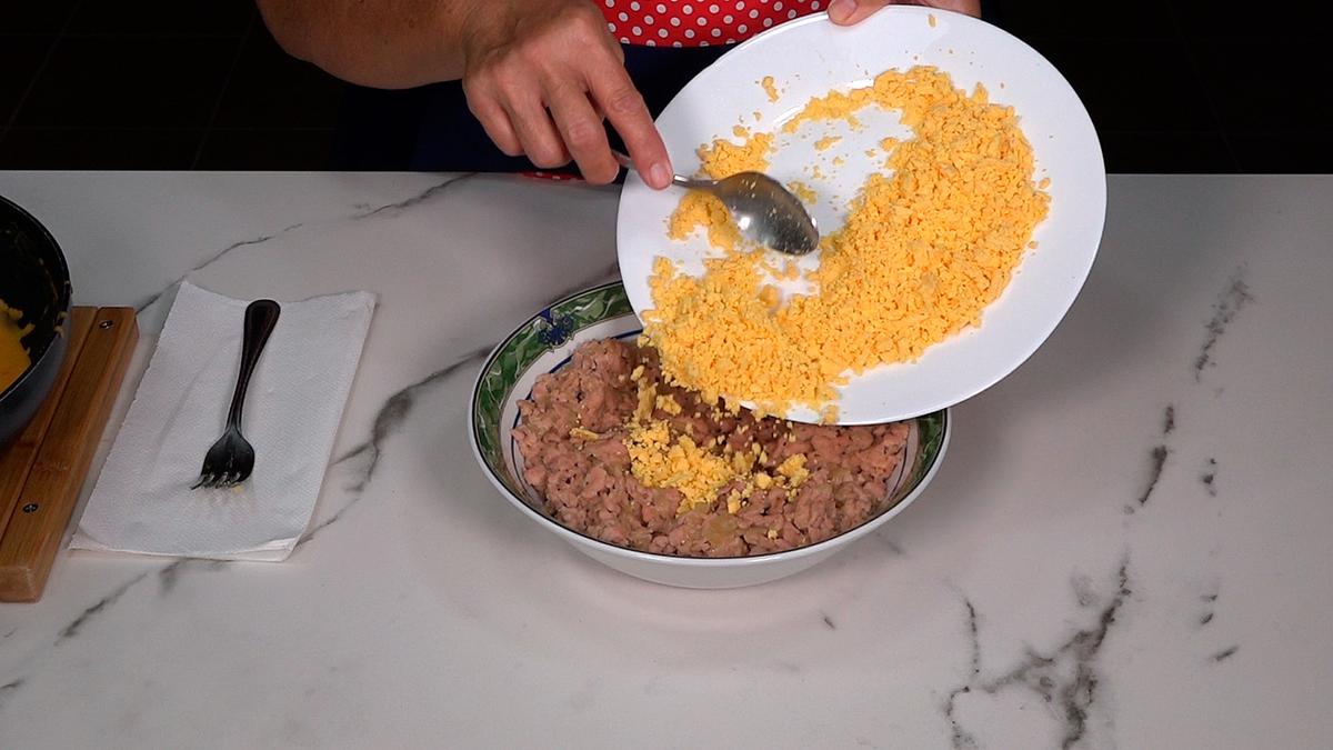 HUEVOS RELLENOS DE CARNE EN SALSA AURORA - Loli Domínguez - Foto 10