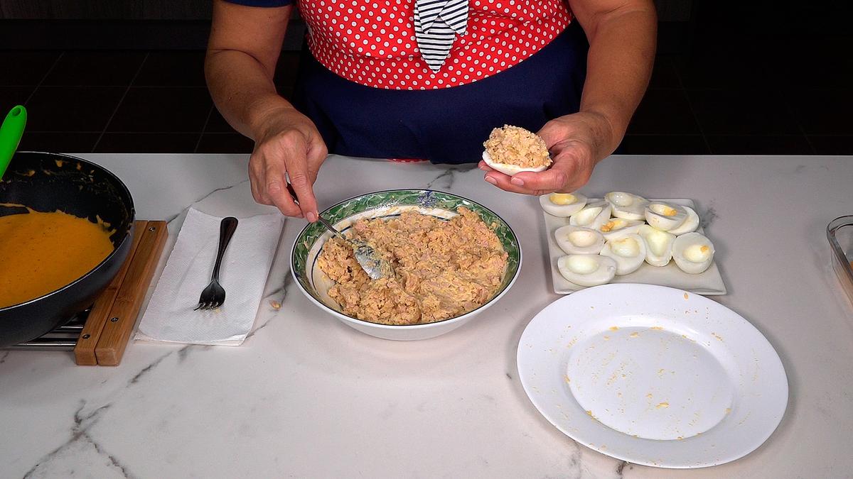 HUEVOS RELLENOS DE CARNE EN SALSA AURORA - Loli Domínguez - Foto 11