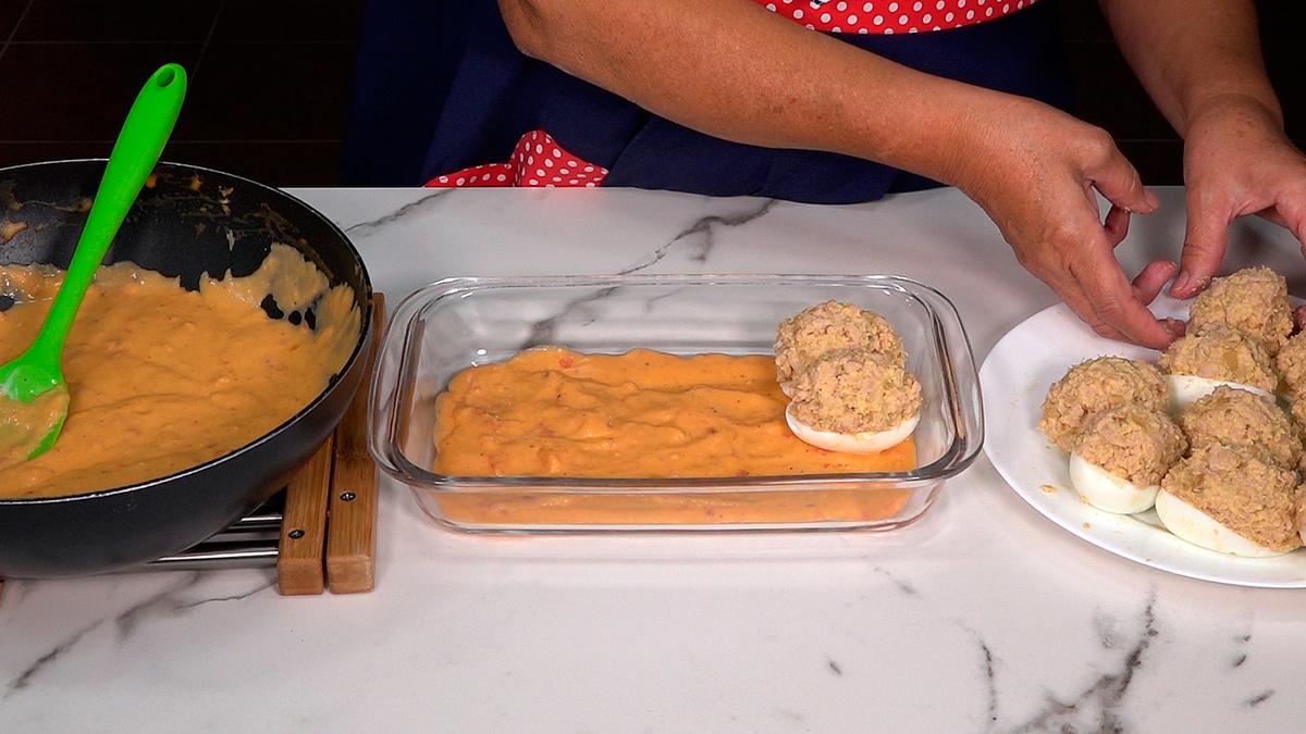 HUEVOS RELLENOS DE CARNE EN SALSA AURORA - Loli Domínguez - Foto 12