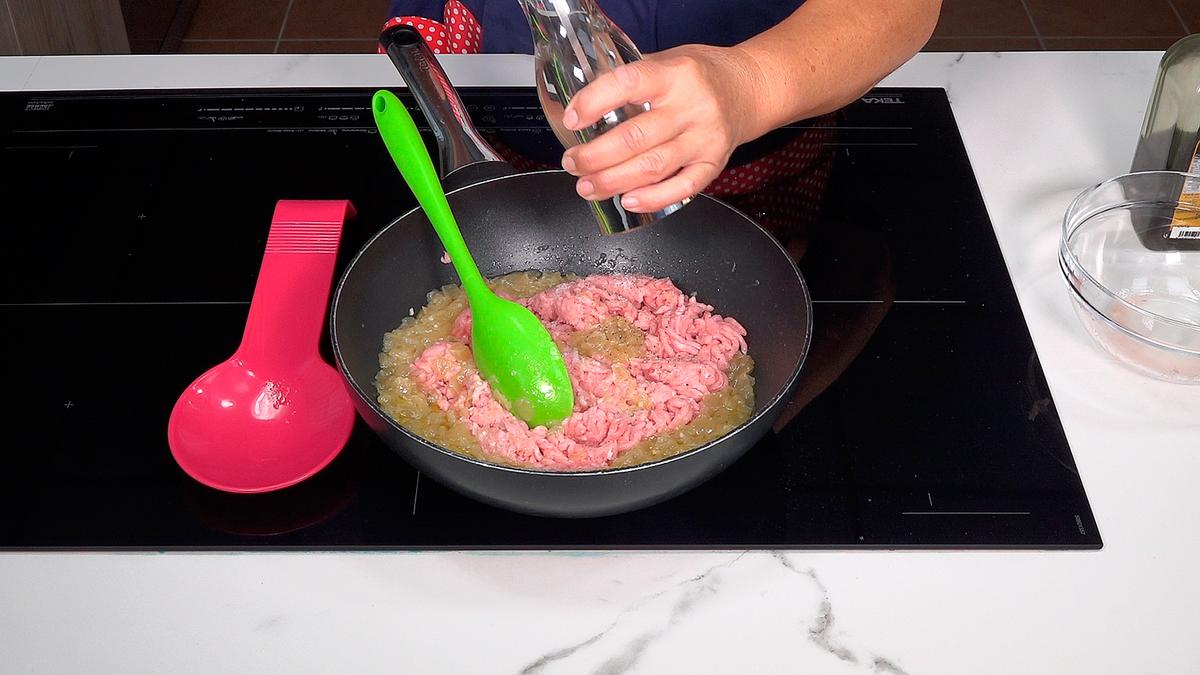 HUEVOS RELLENOS DE CARNE EN SALSA AURORA - Loli Domínguez - Foto 4