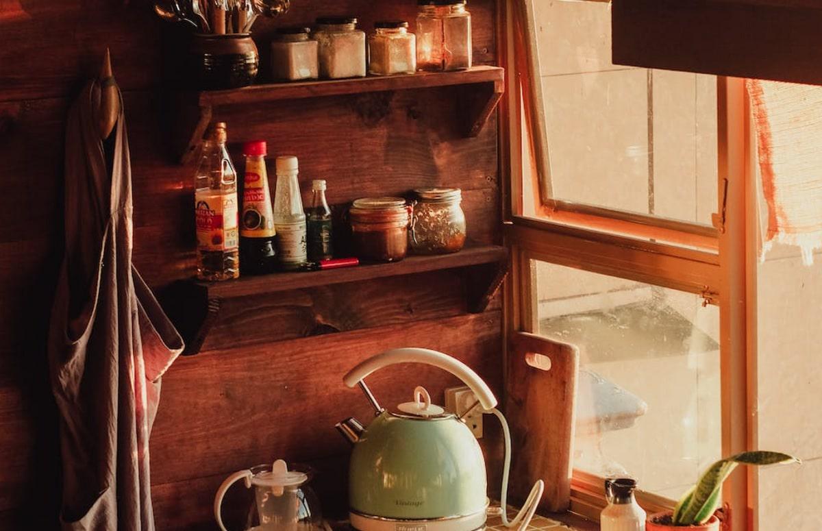 Estantes de madera estilo vintage