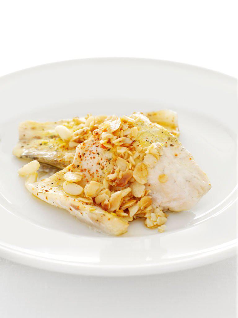 bacalao salsa almendras