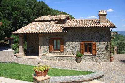 Modelos de casas de campo sencillas con chimenea