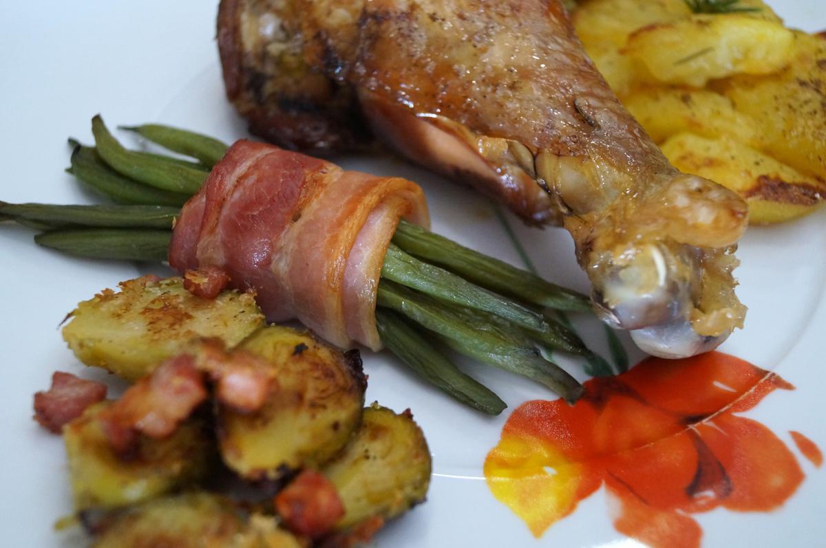 Servir ramillete de judías verdes y bacon