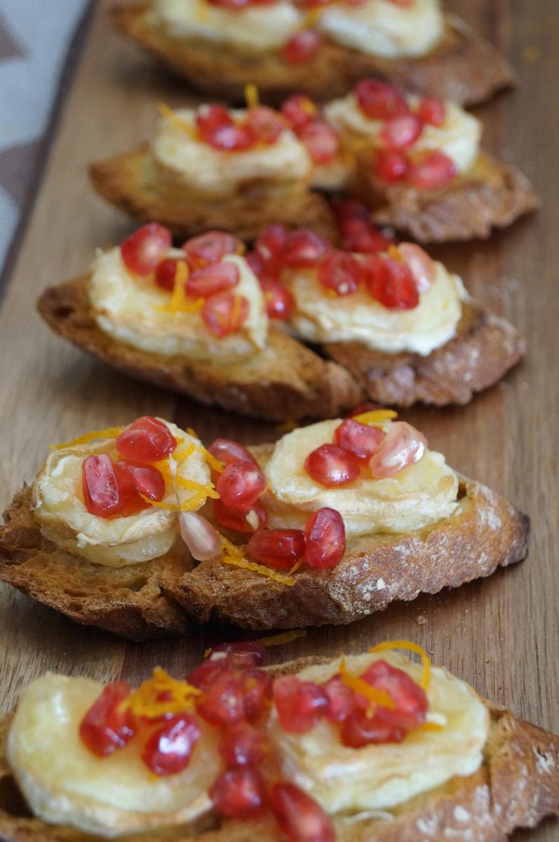 Bandeja Tostada brie y granada