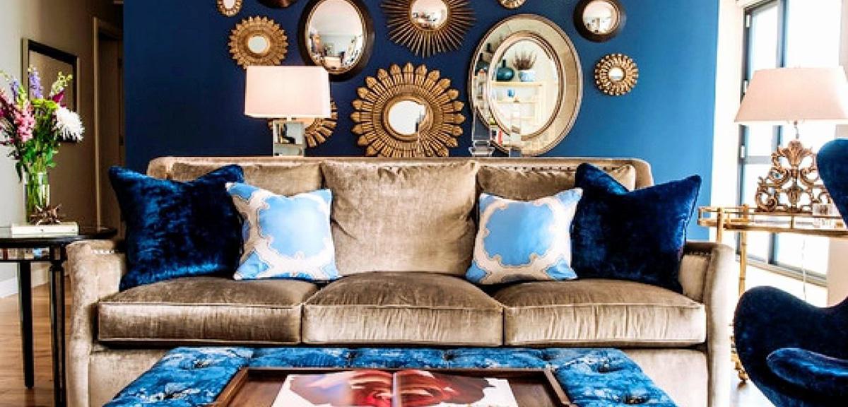 salón azul y marrón estilo hippie