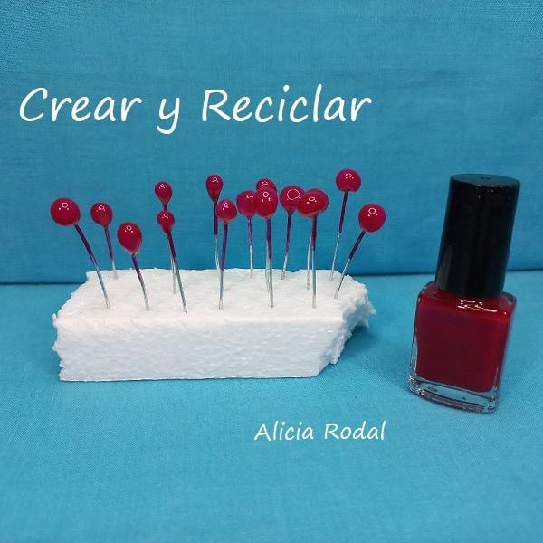 Hoy vamos a aprender a hacer de una forma fácil y sencilla, hermosas flores navideñas, con la tela de saco de patatas de yute, rafia, arpillera o cáñamo. Serán 3 flores con algunos detalles diferentes, ideales para decorar tu casa, para vender o regalar. Diy