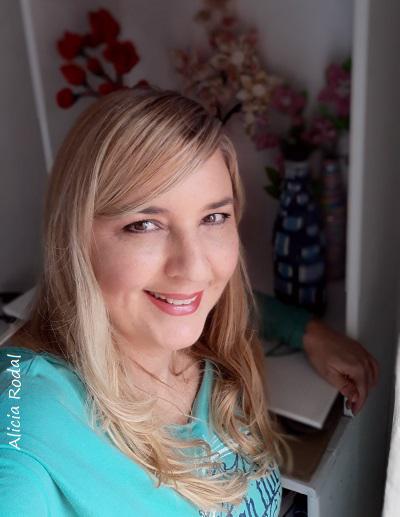 Crear y Reciclar es mi trabajo y al mismo tiempo es mi hobby, porque me encanta lo que hago, lo hago con todo el amor del mundo y le pongo mucha pasión. Con esta auto encuesta me gustaría que me conocieran un poquito más, quién es la persona que está detrás de Crear y Reciclar.