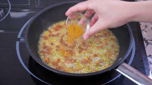 agregar el curry a Gambones a la plancha con salsa picante de curry