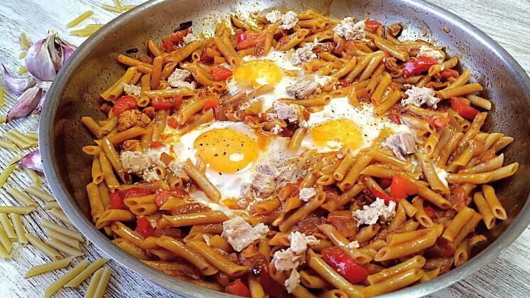 Pasta con huevos cuajados