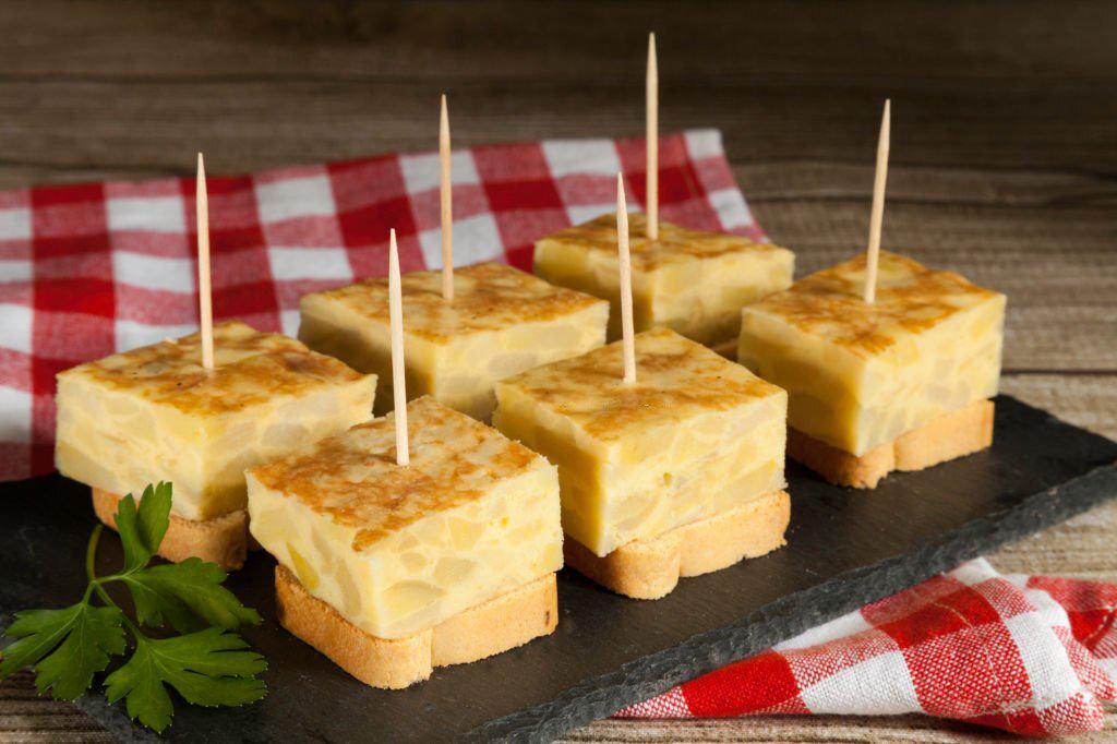 Canapés vegetarianos de tortilla de patata