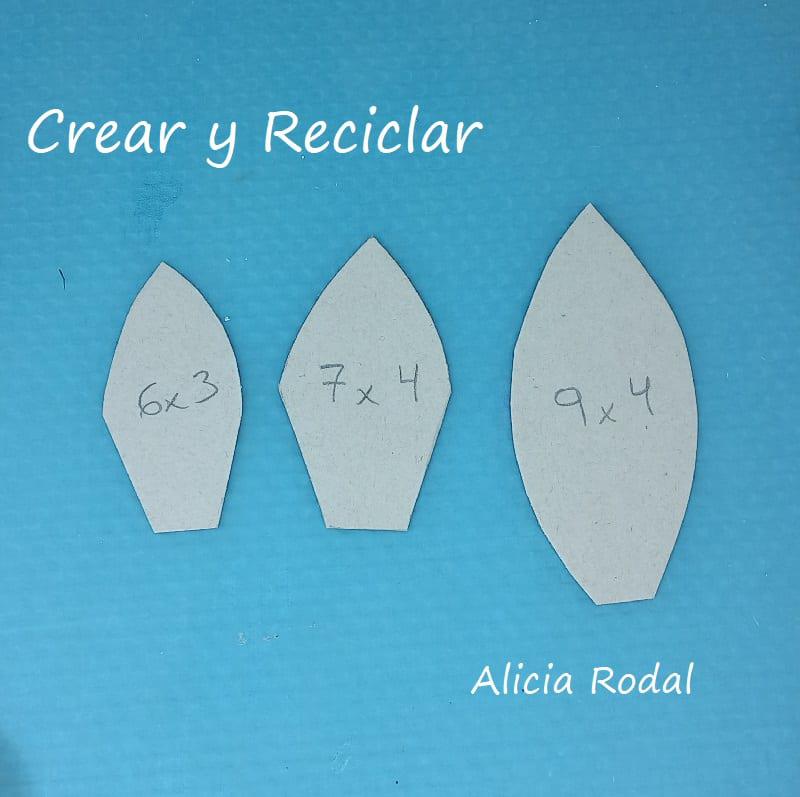 En este tutorial aprenderás 5 formas diferentes de hacer lindas flores navideñas con tela de yute, para decorar tu casa, para vender o regalar. Son distintas técnicas, acabados y decoraciones, para conseguir unas flores perfectas para decorar cualquier estancia en tu hogar.