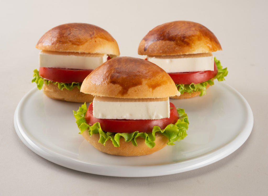 mini burguer queso cabra y tomate
