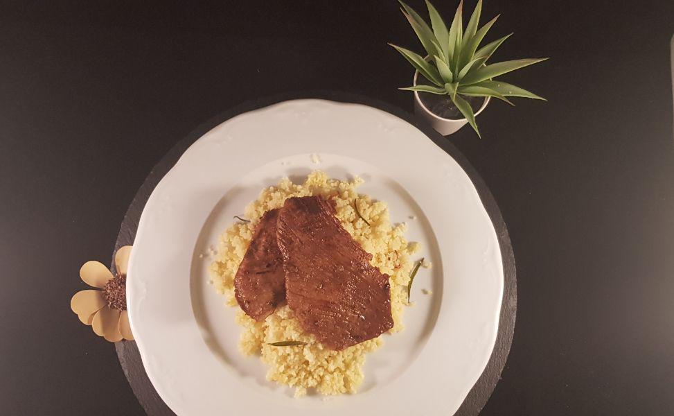 Secreto balsámico con cuscús de ajo