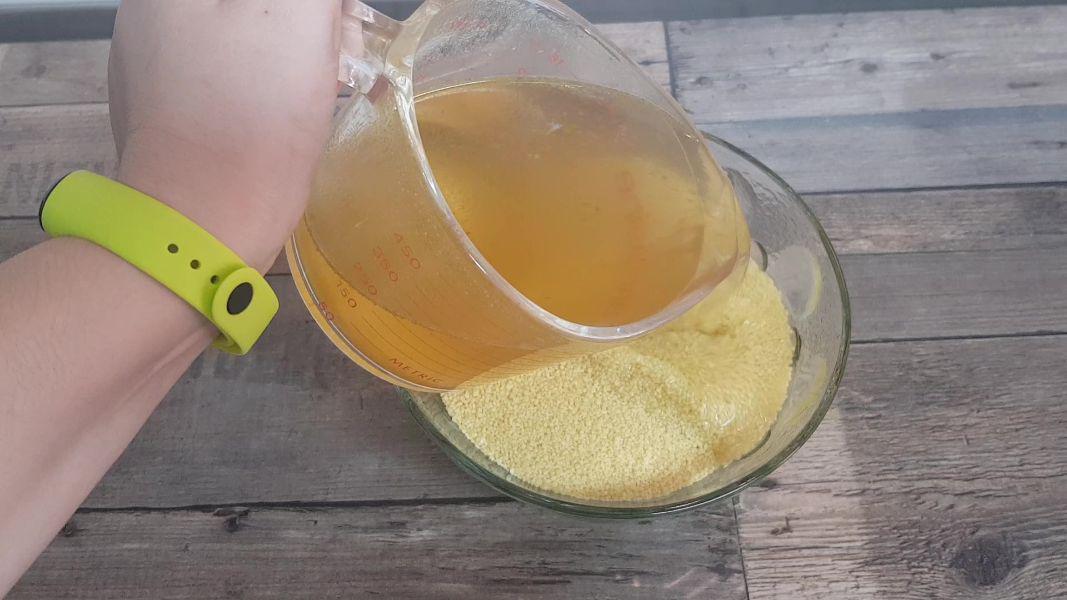 Secreto balsámico con cuscús al ajo